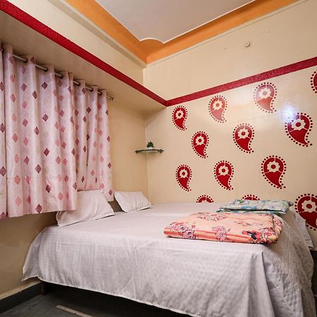 Rai Guest House Uddzsaín Kültér fotó