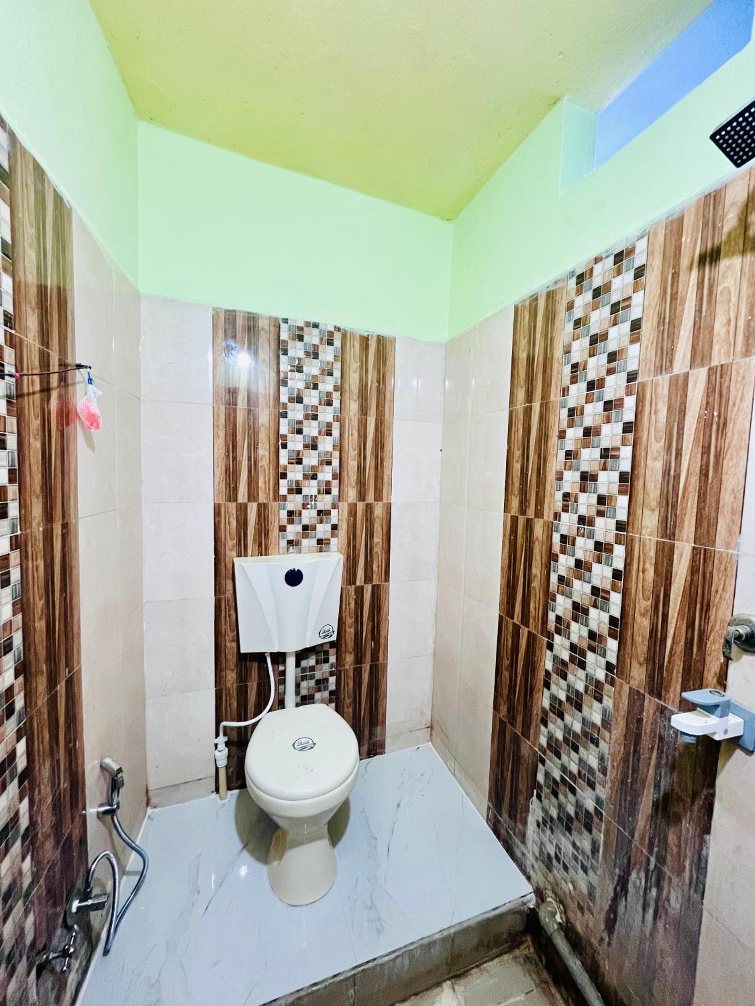 Rai Guest House Uddzsaín Kültér fotó