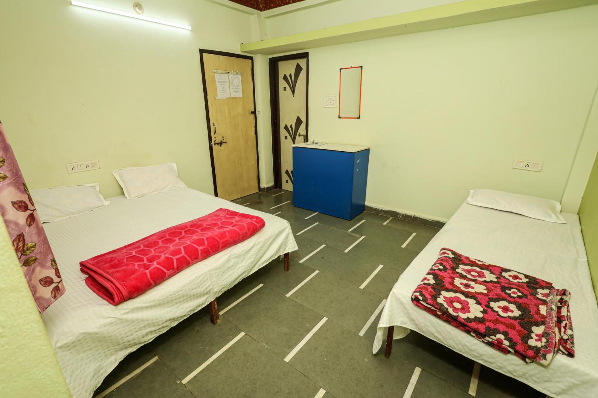 Rai Guest House Uddzsaín Kültér fotó