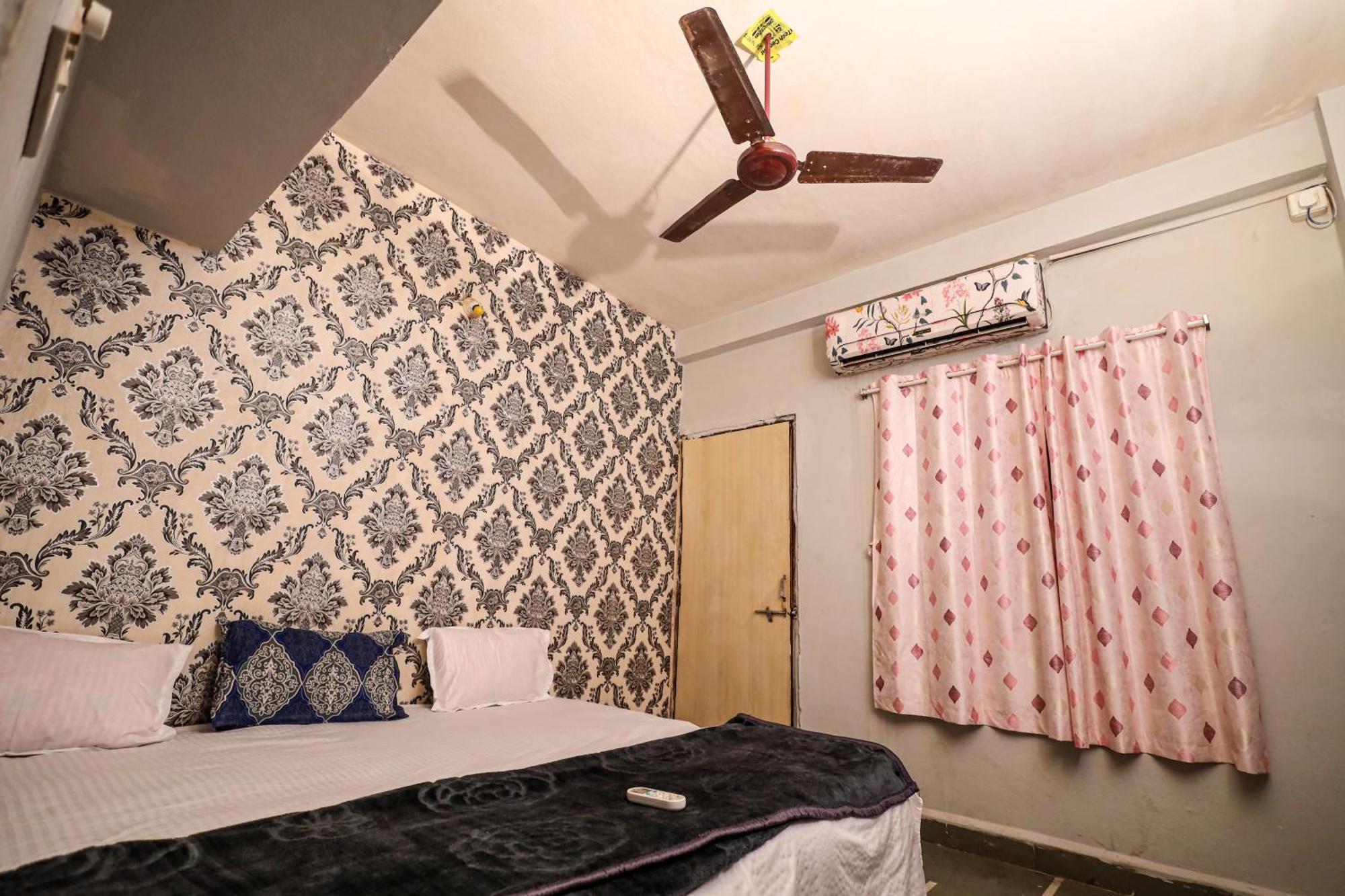 Rai Guest House Uddzsaín Kültér fotó