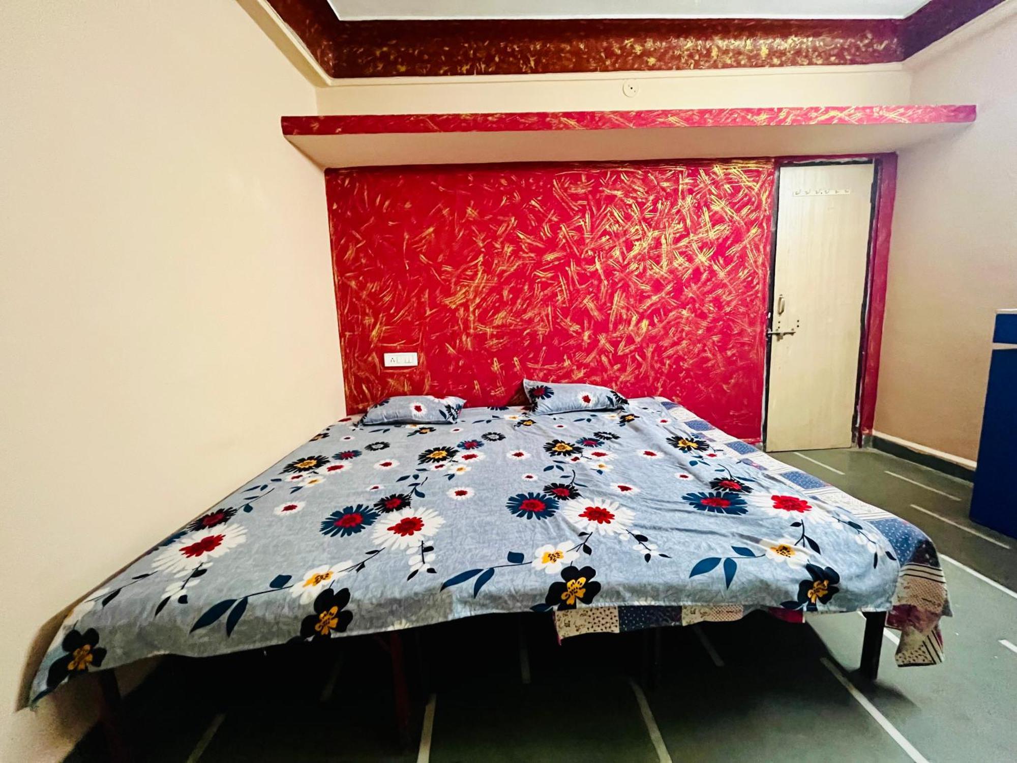 Rai Guest House Uddzsaín Kültér fotó