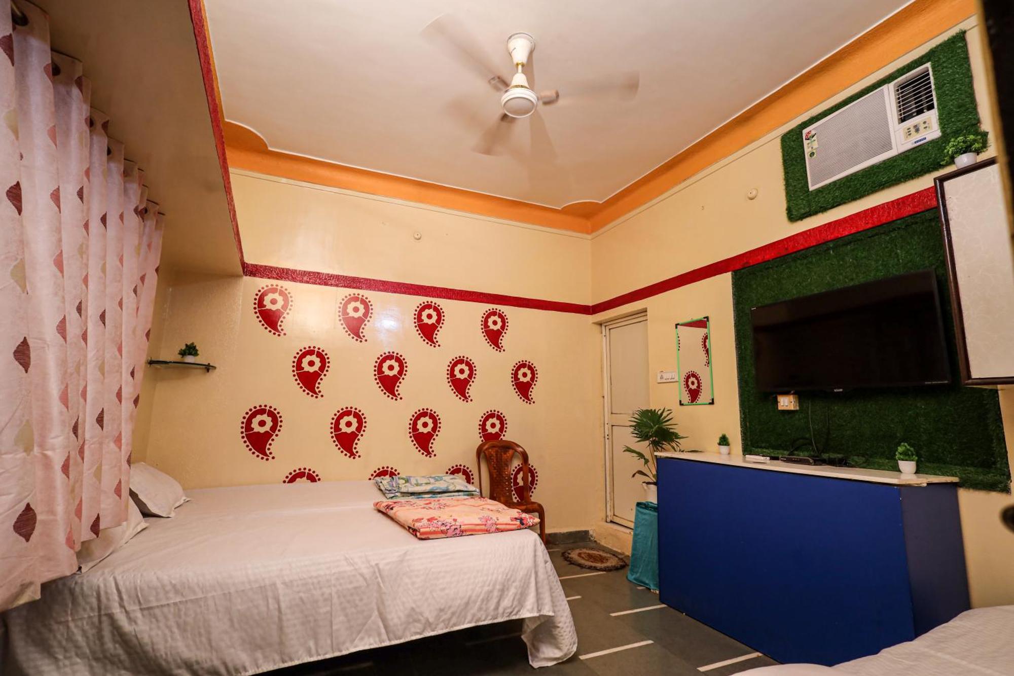 Rai Guest House Uddzsaín Kültér fotó