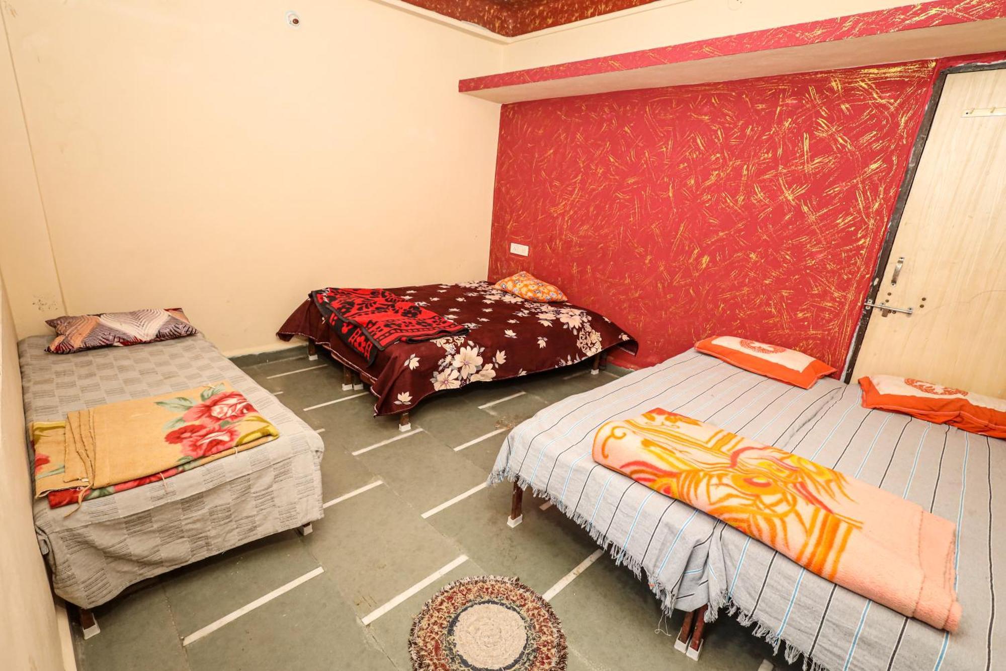 Rai Guest House Uddzsaín Kültér fotó