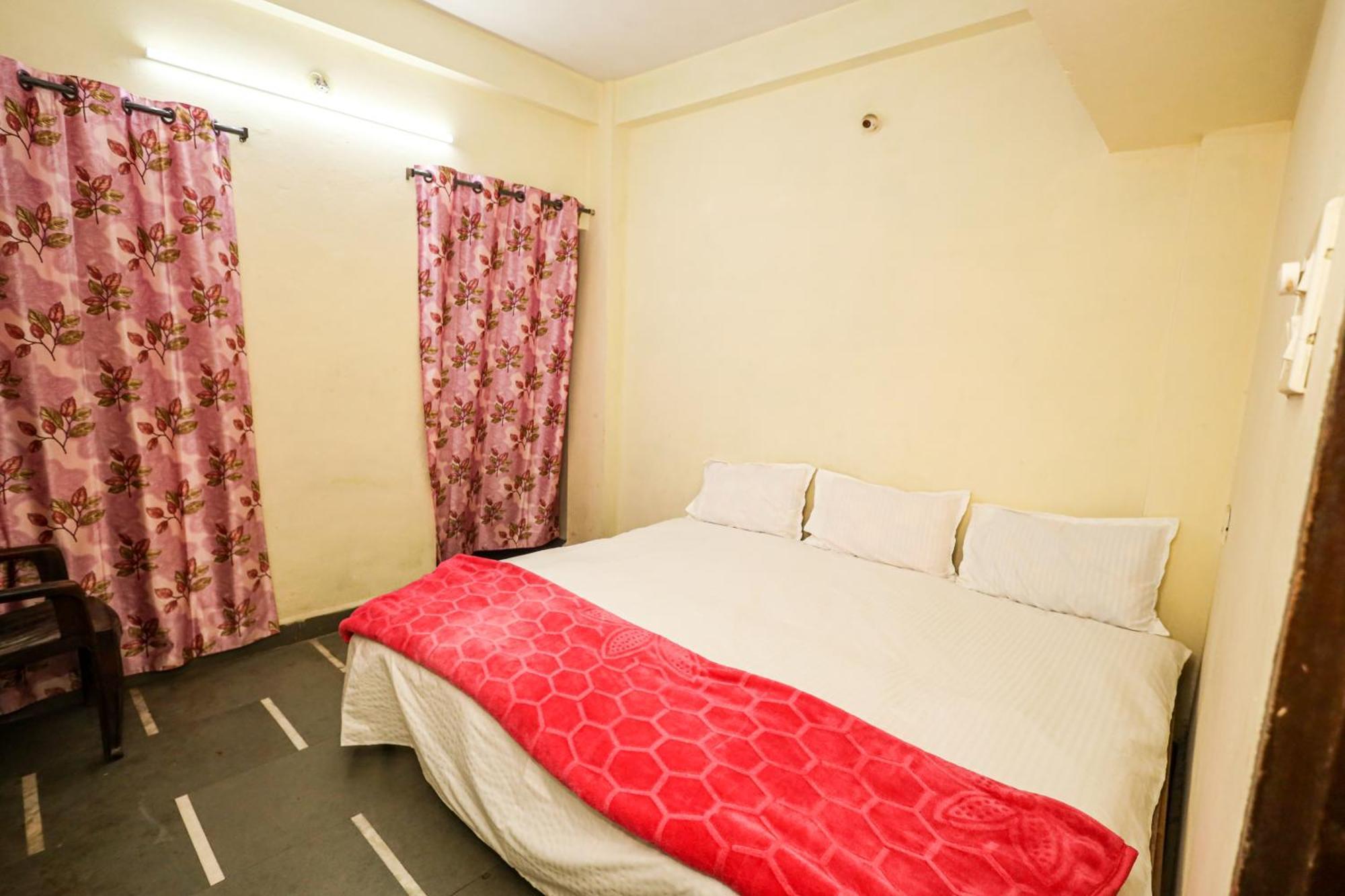 Rai Guest House Uddzsaín Kültér fotó