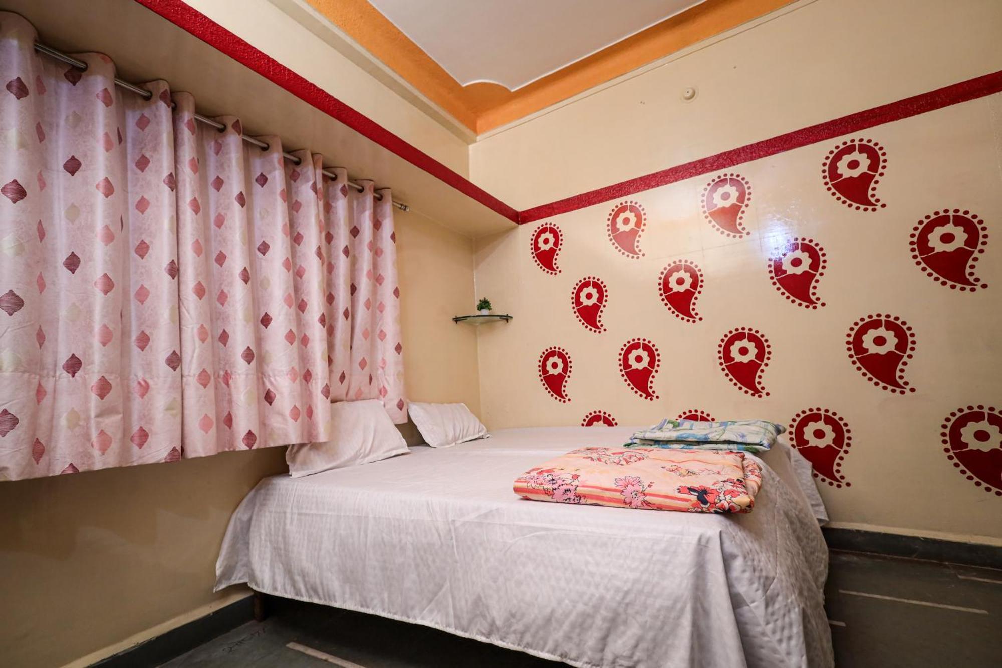 Rai Guest House Uddzsaín Kültér fotó